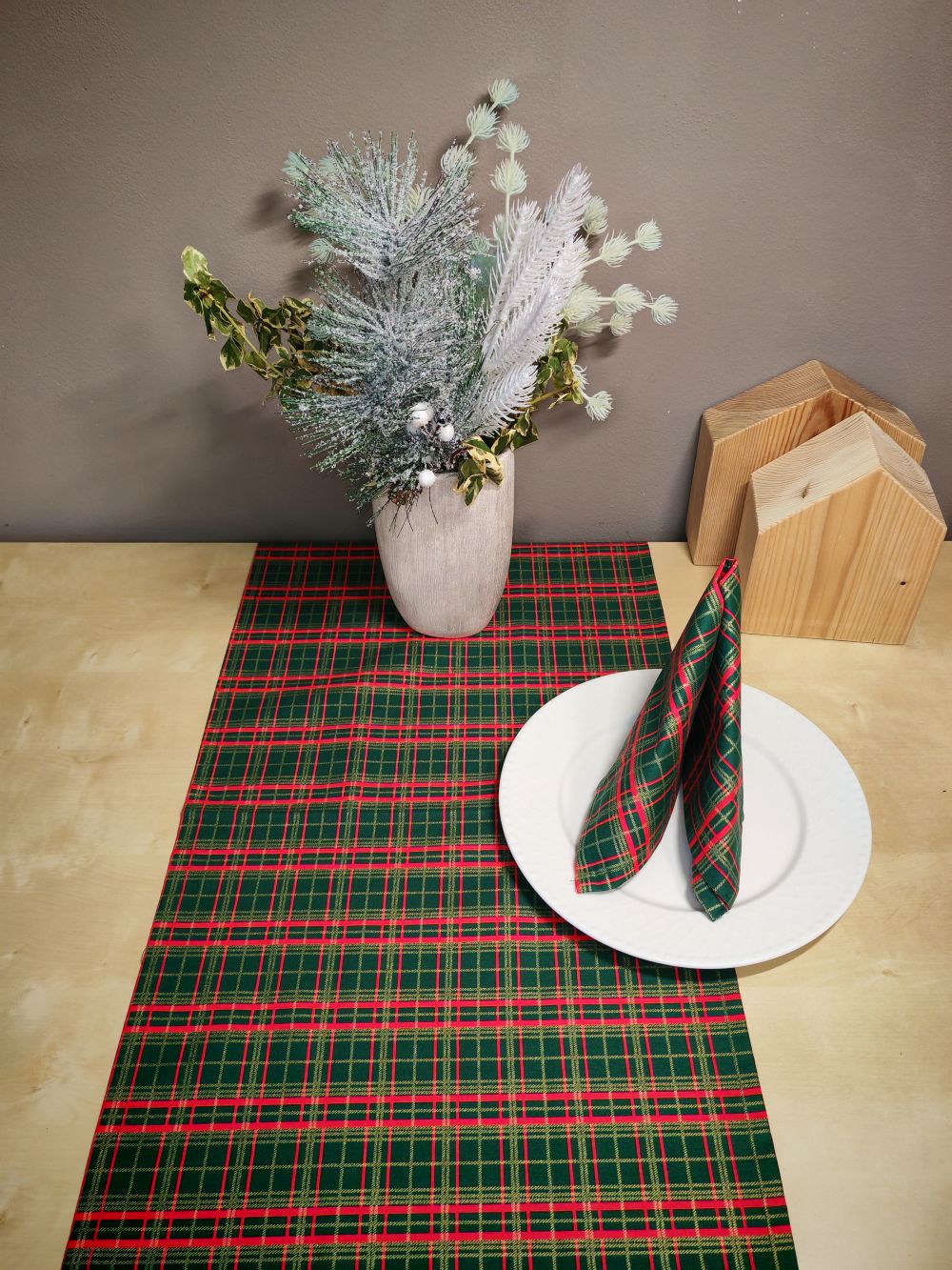 Běhoun na stůl 135x40cm kostka zelená